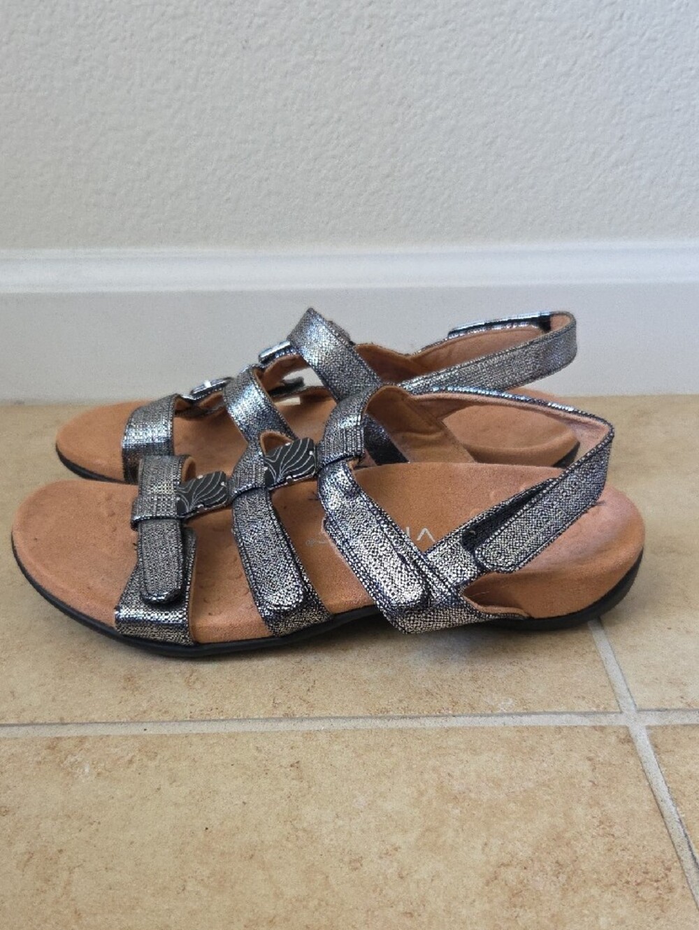 VIONIC AMBER Metallic Silver Strappy Slingback Sandals Adjustable Velcro Sz 6 - Picture 8 of 14